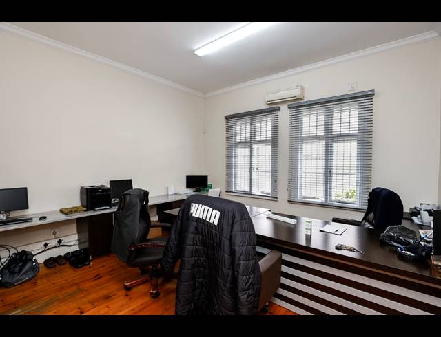 350M² BUILDING FOR SALE IN ESSENWOOD